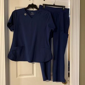 Cherokee infinity scrub set